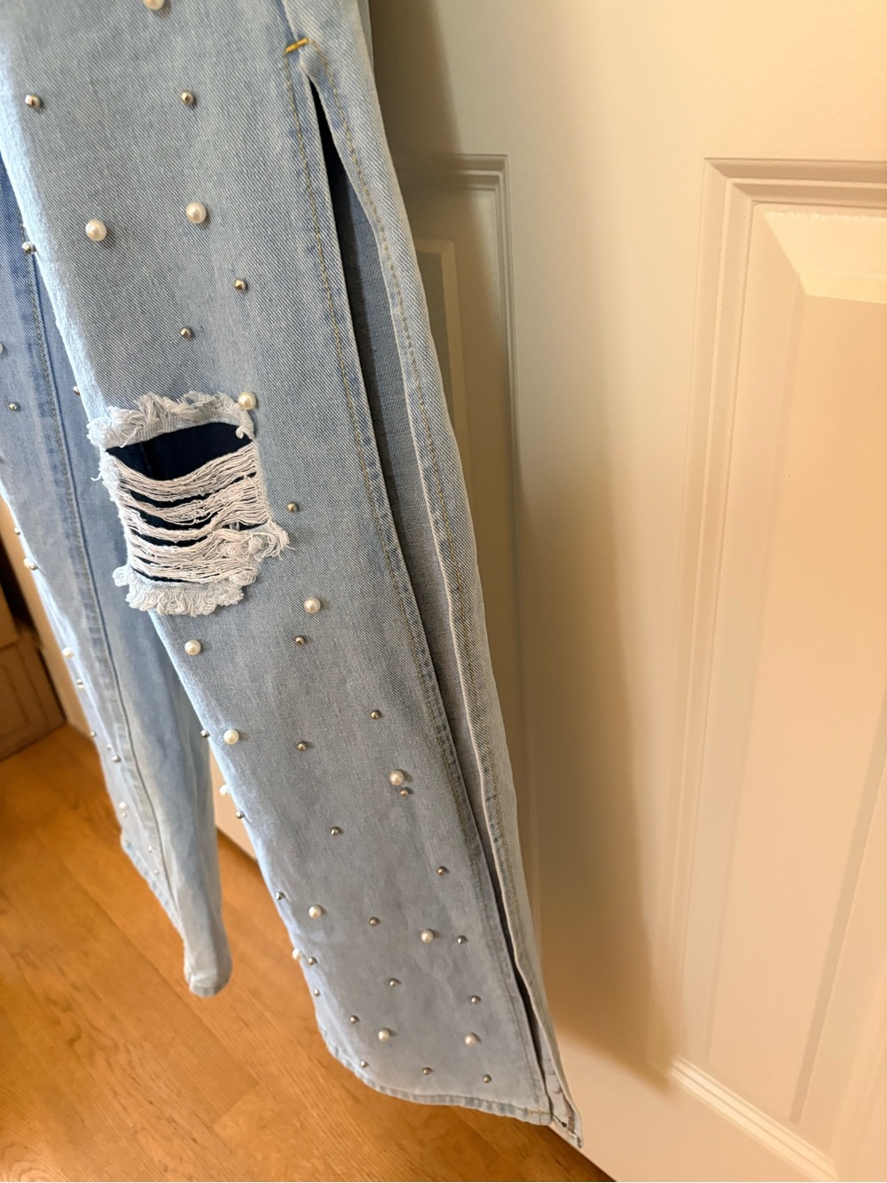 Wide wide leg Jean pants, Pearl-Embellished, long side slit. Size XS. Country go - Picture 4 of 10